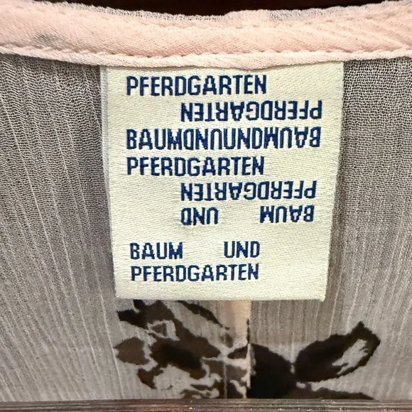 BAUM UND PFERDGARTEN Floral Peplum Blouse -NWOT - Picture 11 of 12